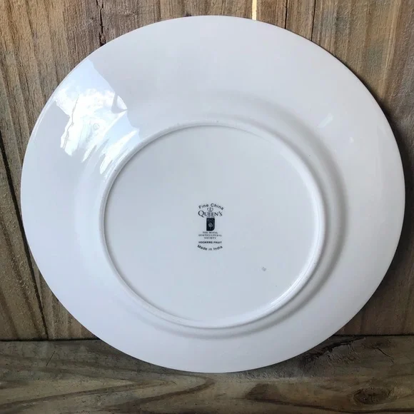 2 Queens Fine China Royal Horticulture Society Hookers Fruit Dinner Plates